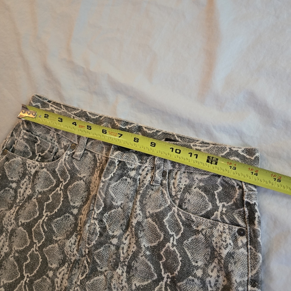 Blank NYC Grey Tan Snakeskin Print 100% Cotton Denim Mini Skirt - Picture 3 of 7
